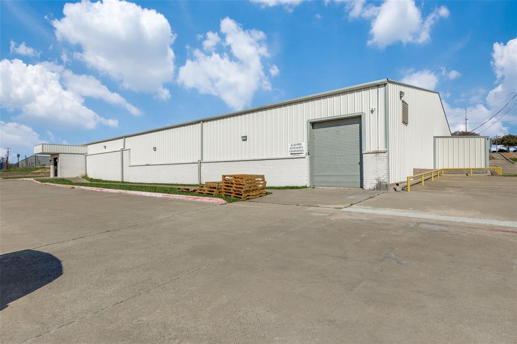 1414 S Fm 51 Property Photo 4
