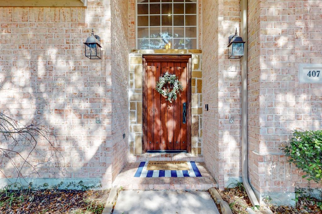 407 Clover Leaf Lane Property Photo 2