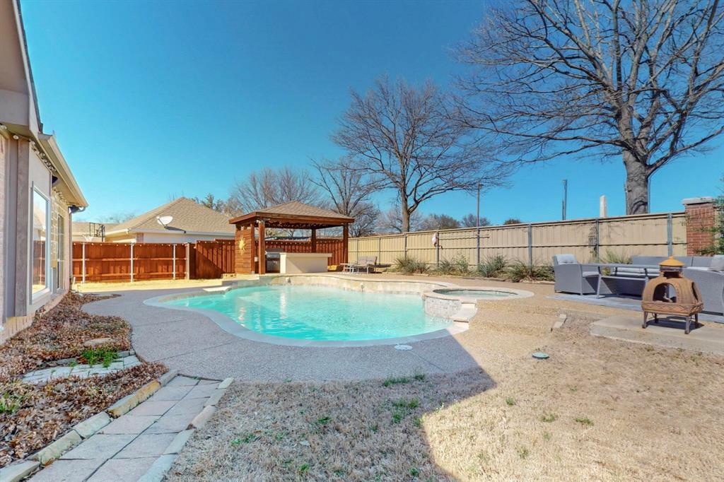 407 Clover Leaf Lane Property Photo 6
