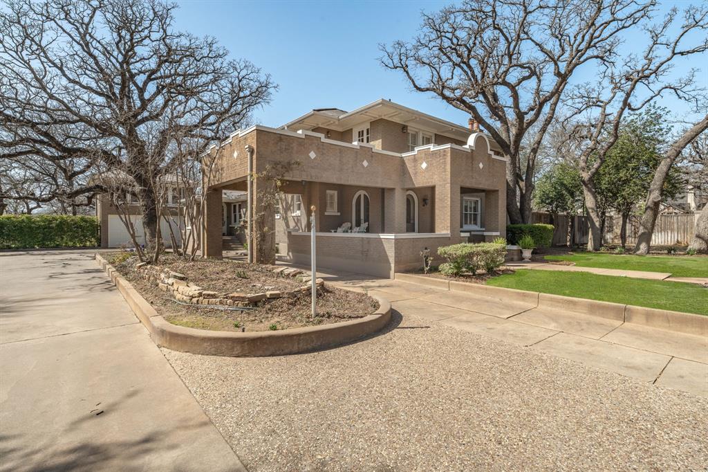 826 Elm Street Property Photo