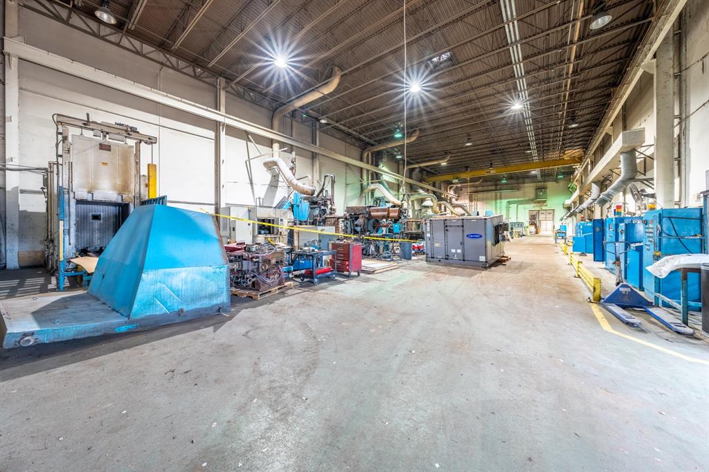 611 Sanden Boulevard Property Photo 11