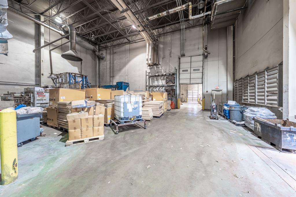 611 Sanden Boulevard Property Photo 13