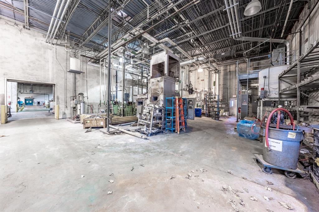 611 Sanden Boulevard Property Photo 14