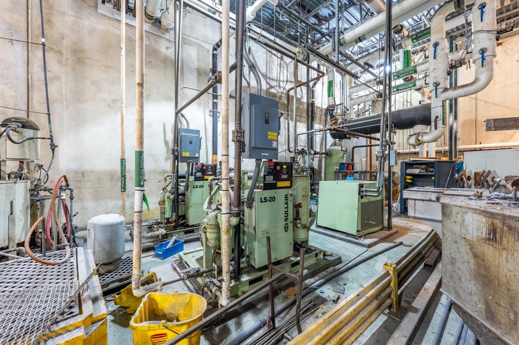 611 Sanden Boulevard Property Photo 15