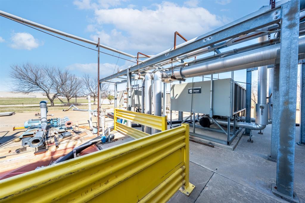 611 Sanden Boulevard Property Photo 16