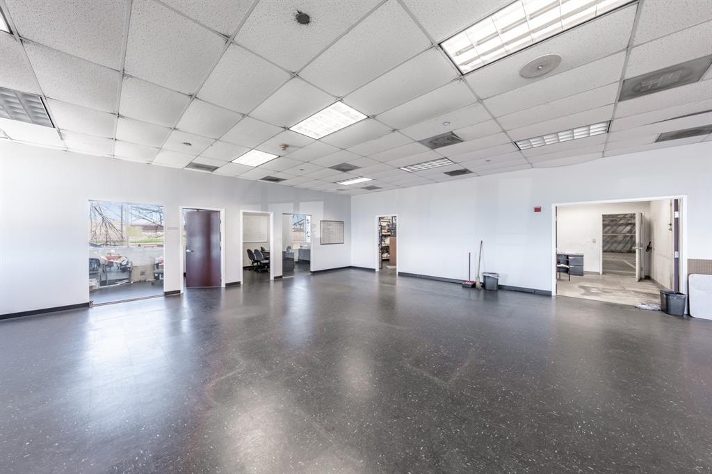 611 Sanden Boulevard Property Photo 20