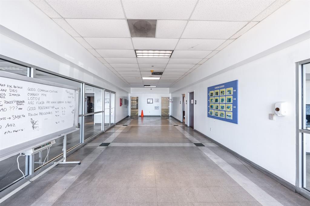 611 Sanden Boulevard Property Photo 21