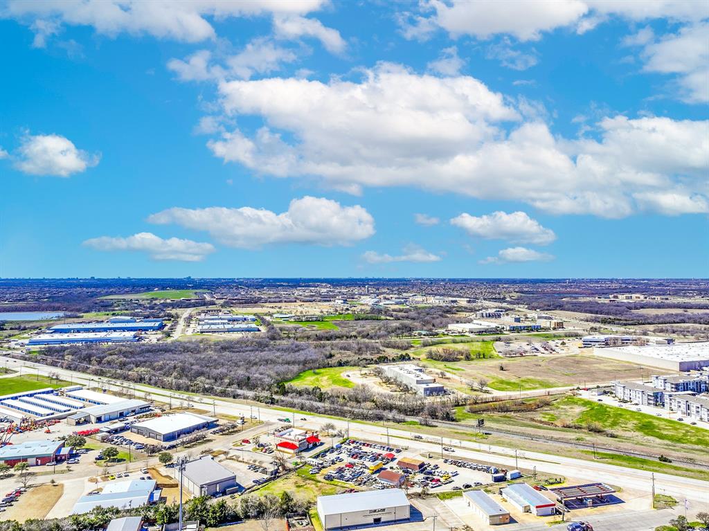 611 Sanden Boulevard Property Photo 23