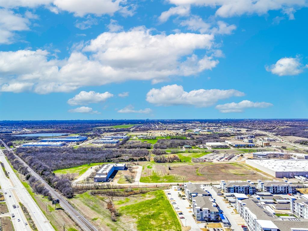 611 Sanden Boulevard Property Photo 24