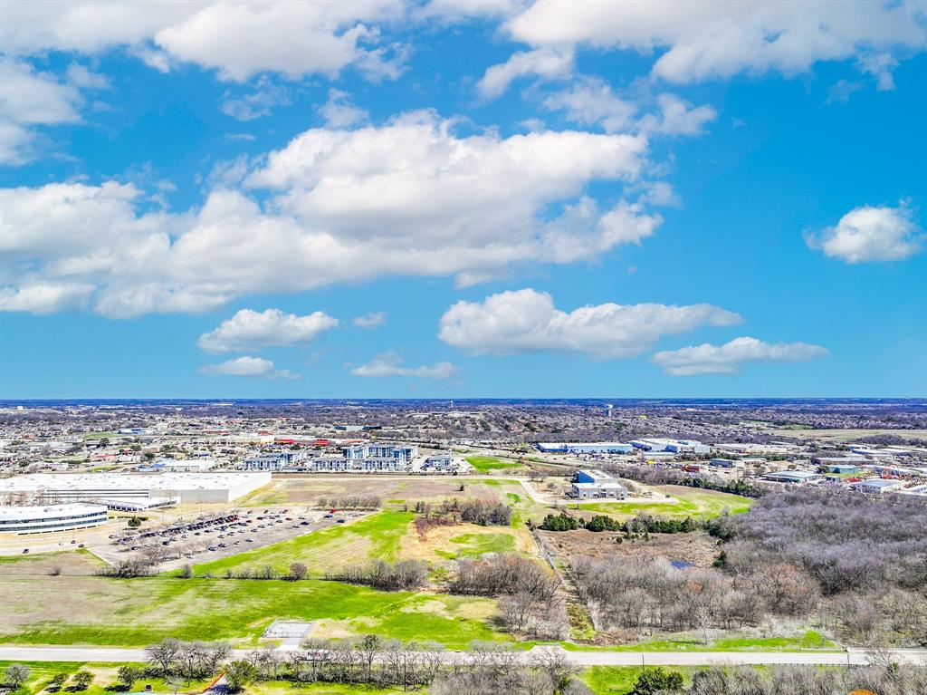 611 Sanden Boulevard Property Photo 25