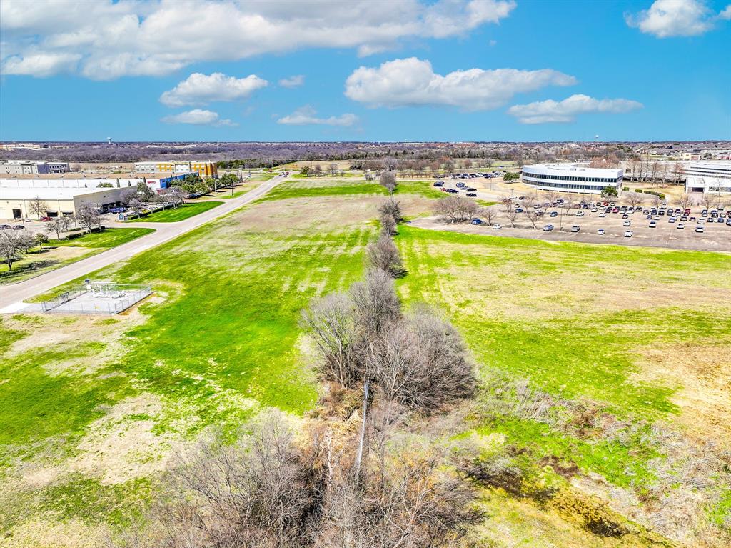 611 Sanden Boulevard Property Photo 27