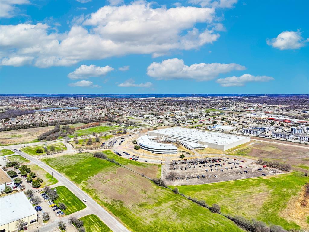 611 Sanden Boulevard Property Photo 31