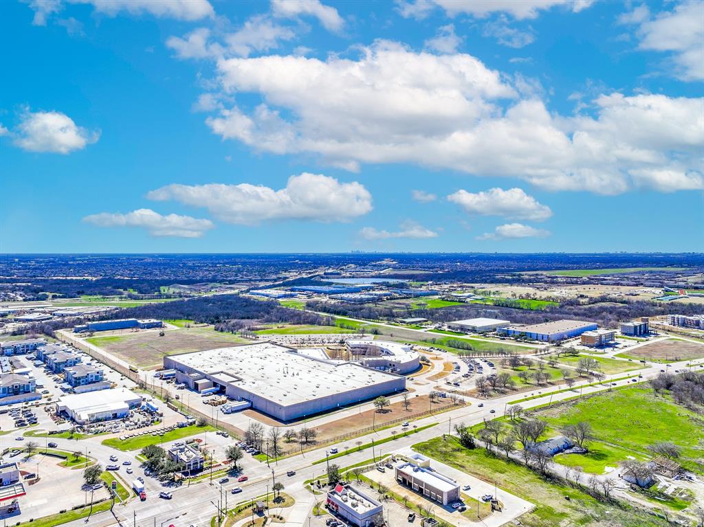 611 Sanden Boulevard Property Photo 33