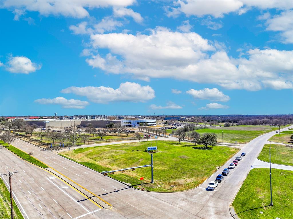 611 Sanden Boulevard Property Photo 36