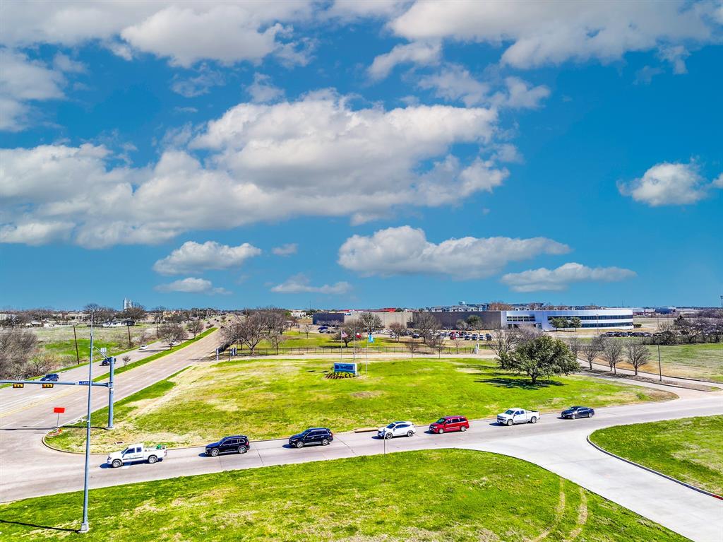 611 Sanden Boulevard Property Photo 37