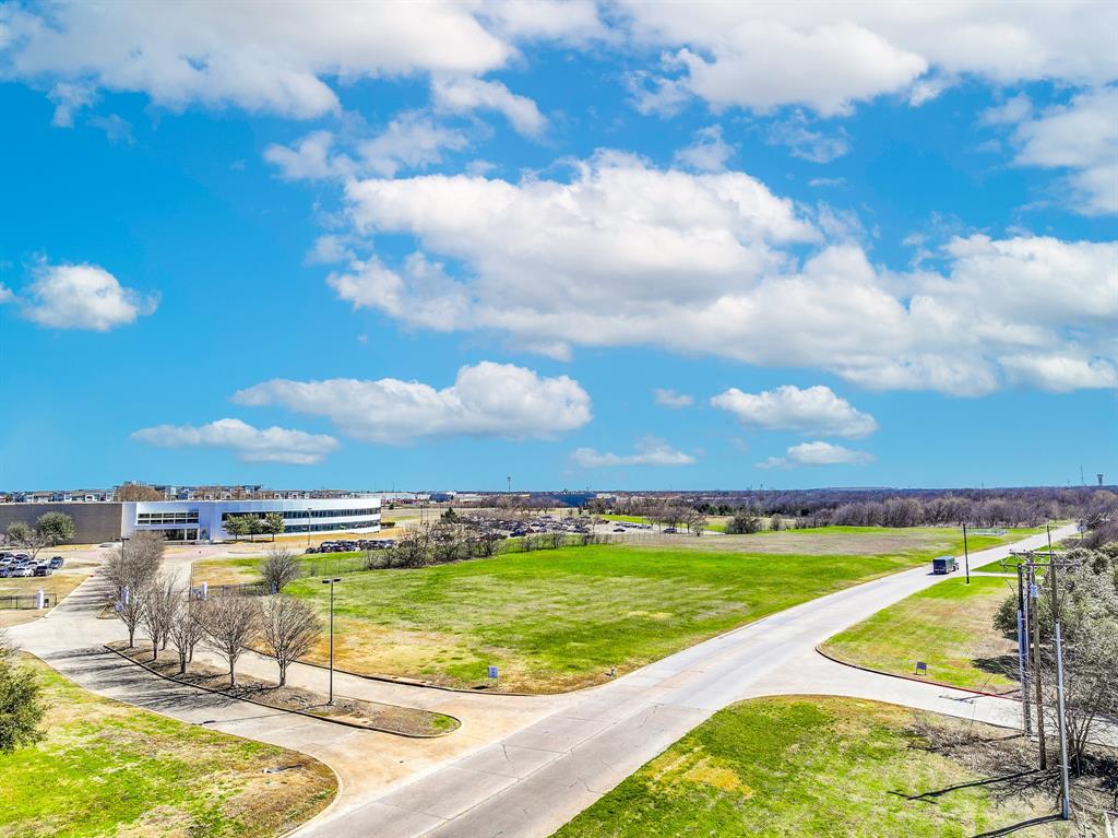 611 Sanden Boulevard Property Photo 38