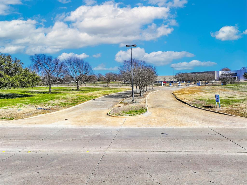 611 Sanden Boulevard Property Photo 39