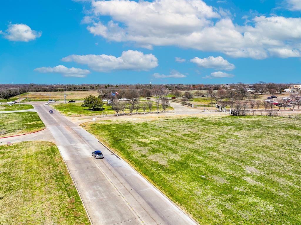 611 Sanden Boulevard Property Photo 40