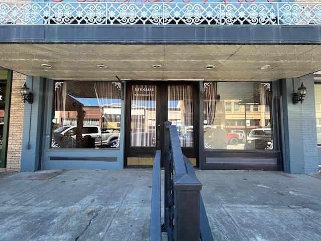 115 W Grand Street Property Photo 2