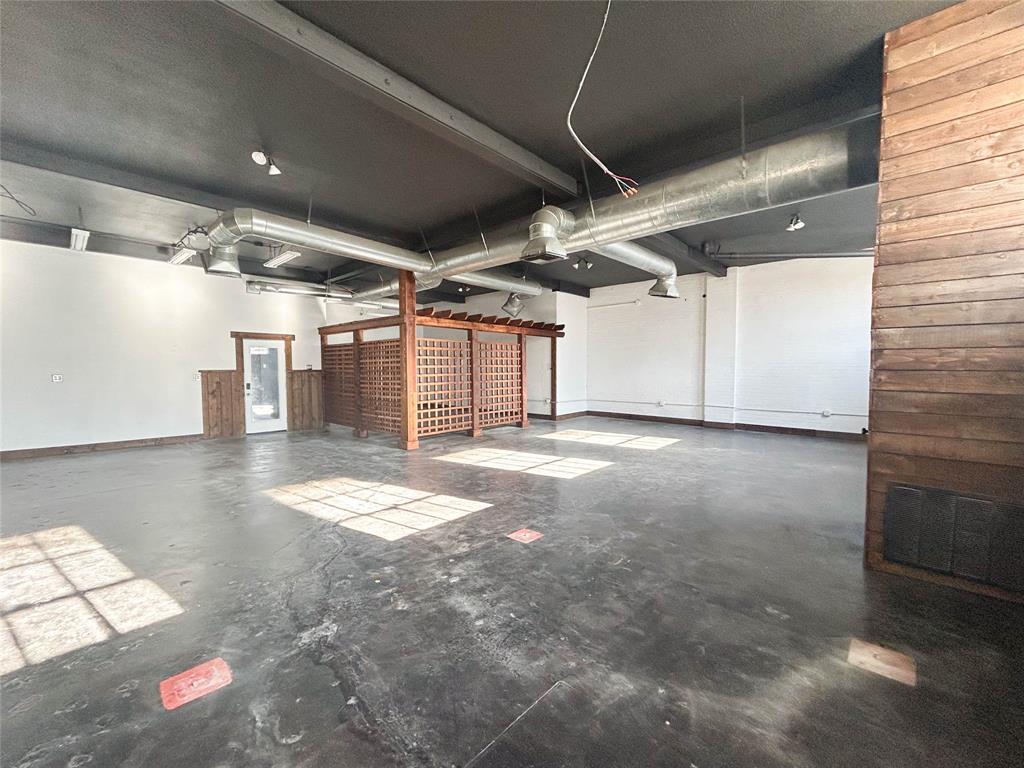 1300 W Main Street Property Photo 15