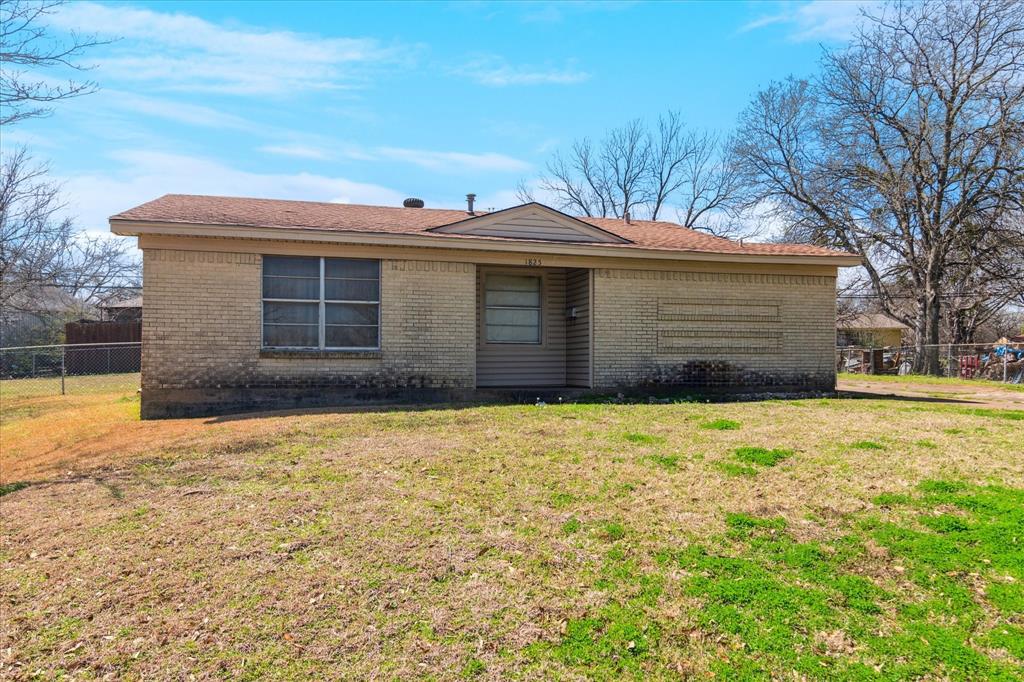1825 Grove Circle Property Photo