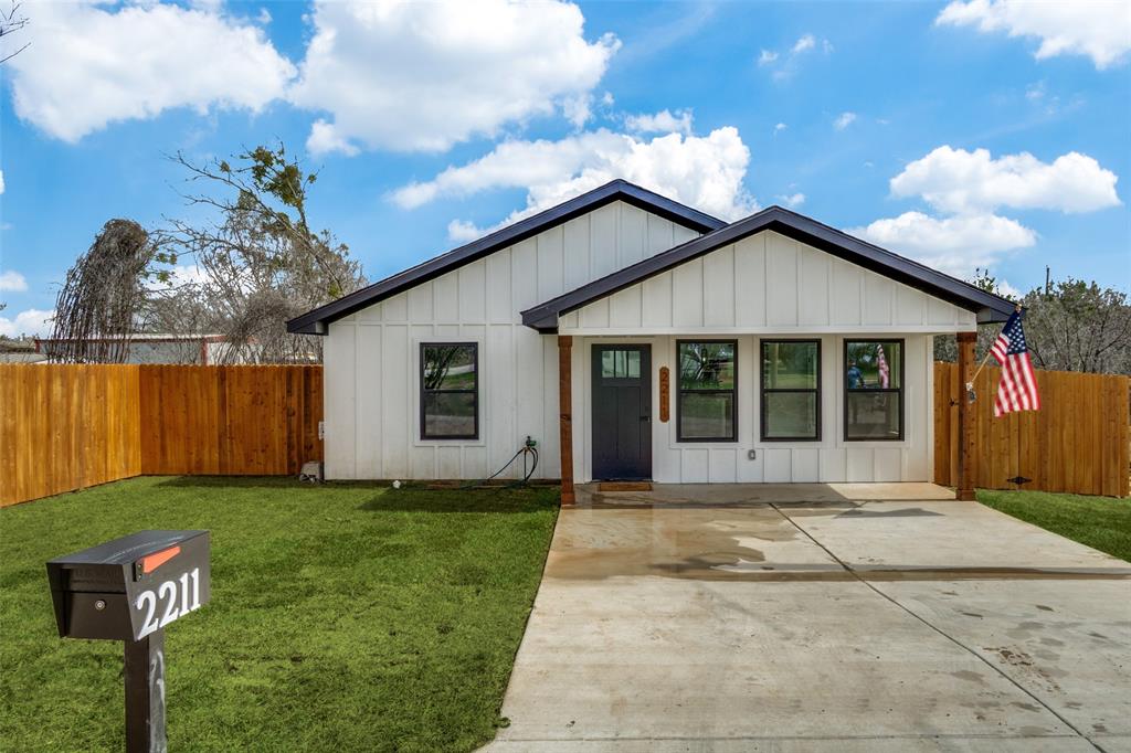 2211 Comet Trail Property Photo