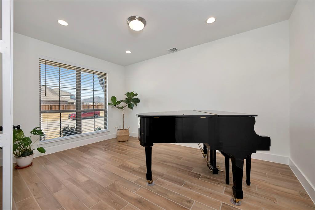 2119 Roquette Drive Property Photo 8