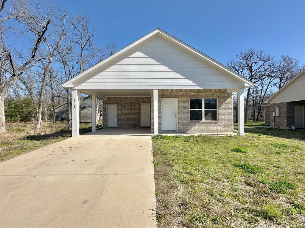 1004 Woodland Drive Property Photo