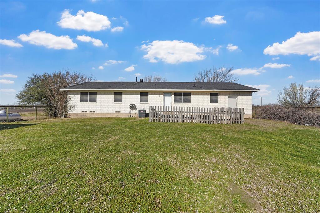 1603 State Highway 78 Property Photo 4