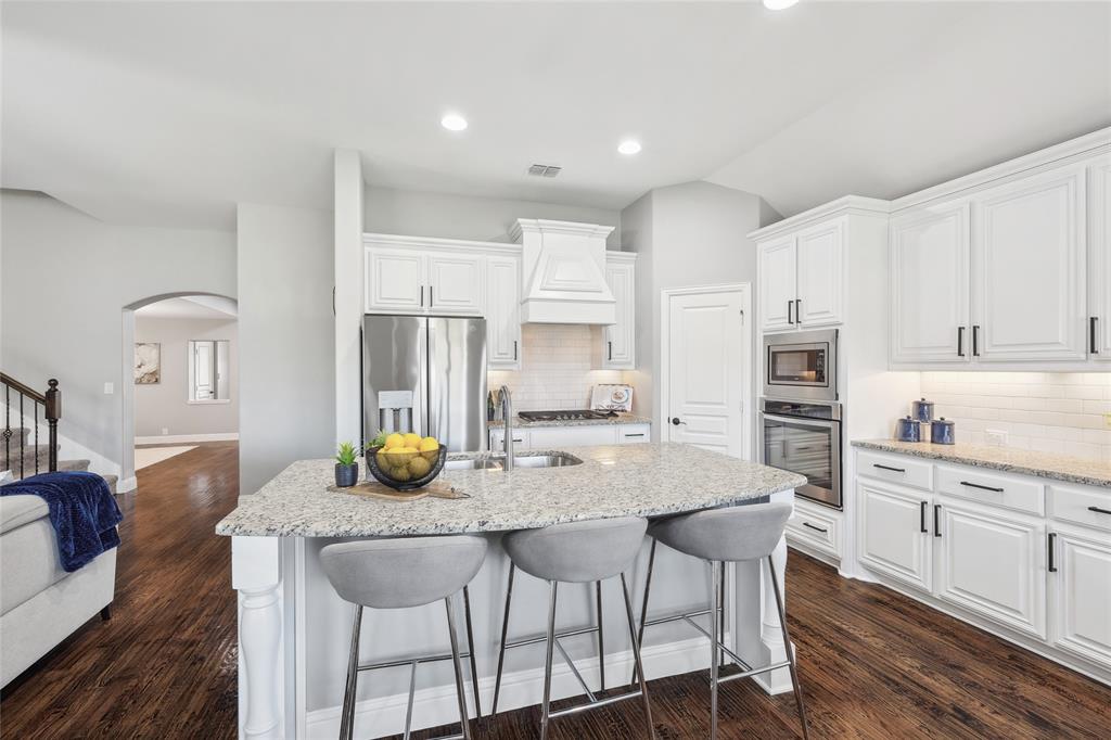 9413 Lakeway Drive Property Photo