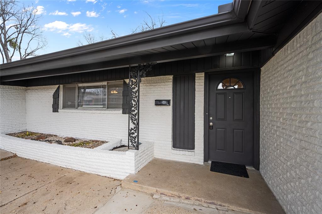 5413 Odessa Avenue Property Photo
