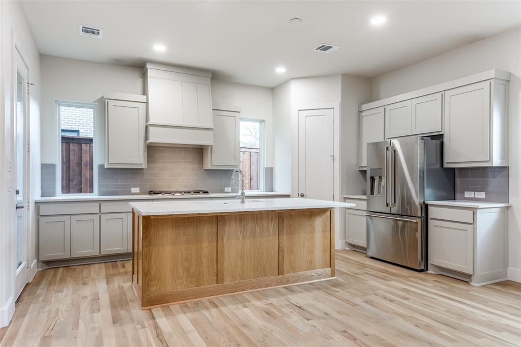 7118 Granada Place Property Photo 7