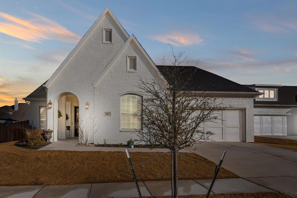 605 E Thoroughbred Property Photo