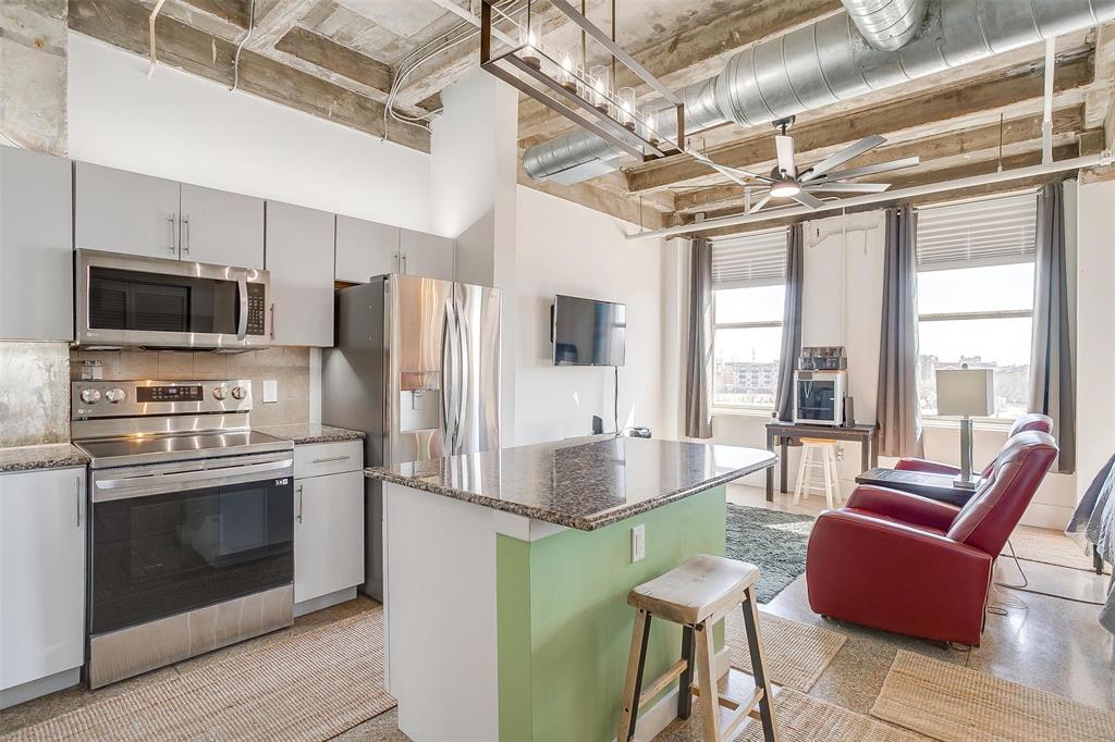 221 W Lancaster Avenue Property Photo