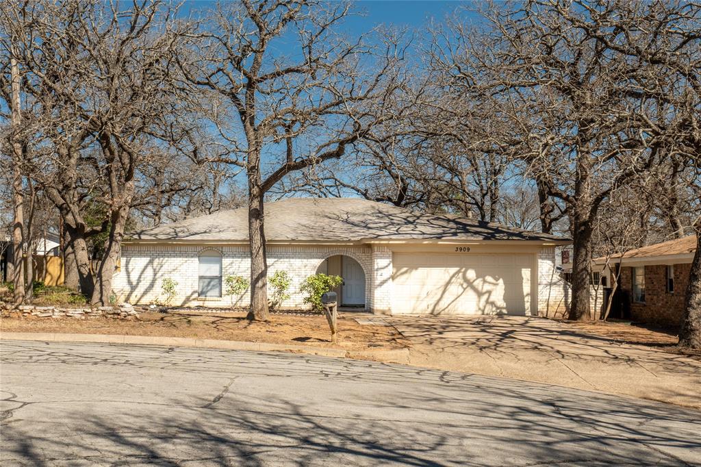 3909 Woodbury Court Property Photo