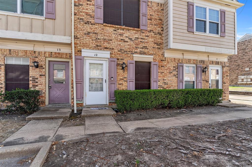 633 Carriagehouse Lane Property Photo