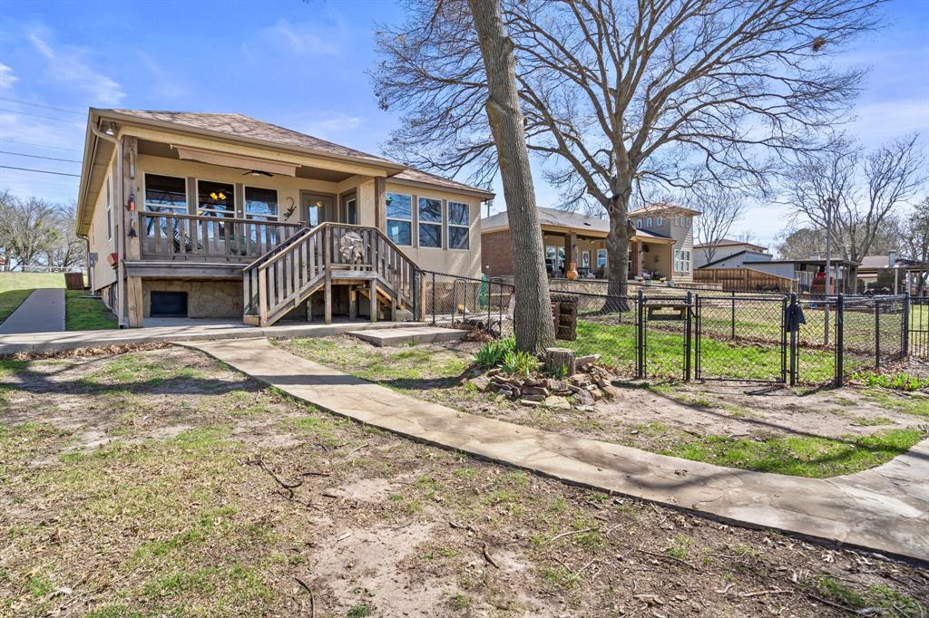 2127 E Lake Drive Property Photo
