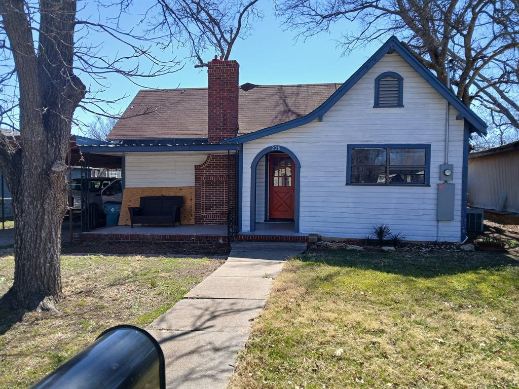 208 E 9th Street Property Photo