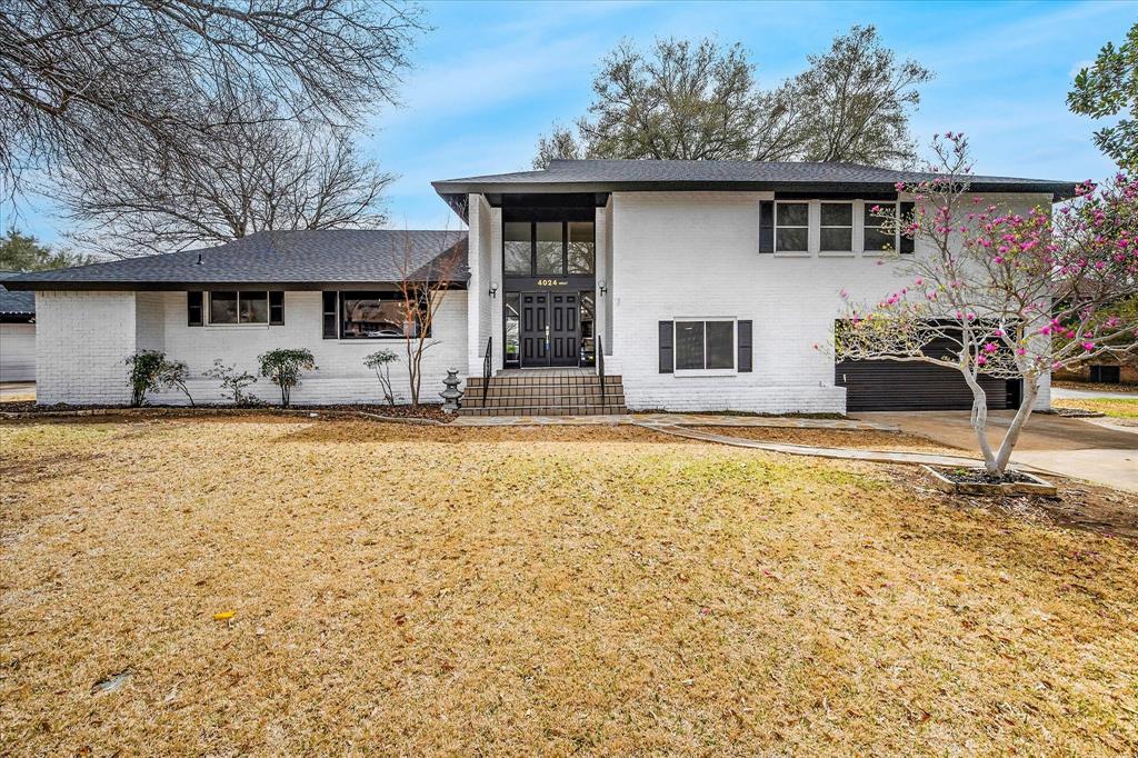 4024 Diamond Loch Property Photo