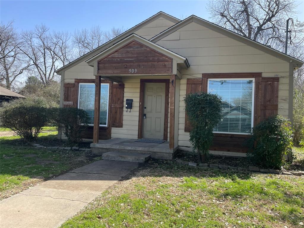 909 Panhandle Street Property Photo