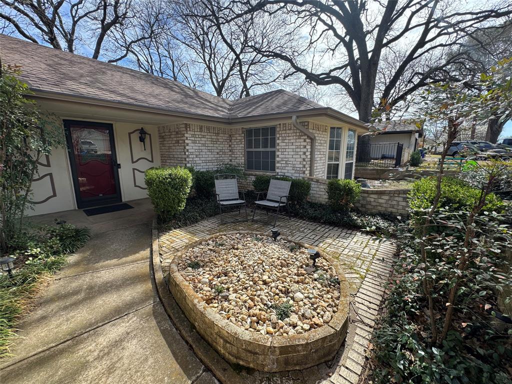 222 N Willow Street Property Photo