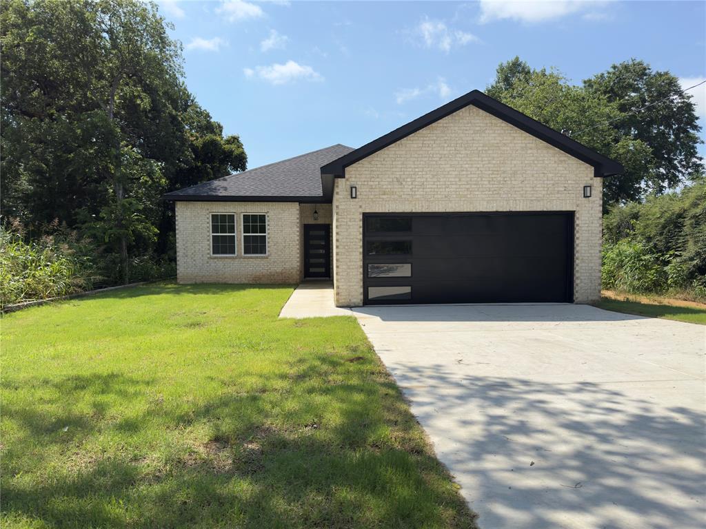 324 Lakey Road Property Photo 1