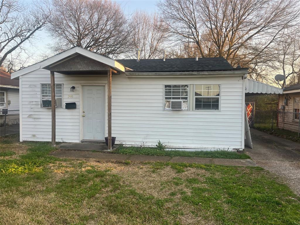 749 W 68th Street Property Photo