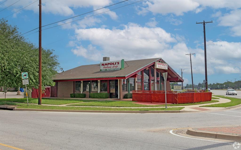 3008 W Euless Boulevard Property Photo