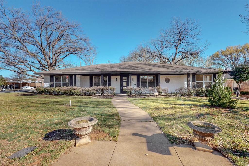 820 Bedford Court Property Photo