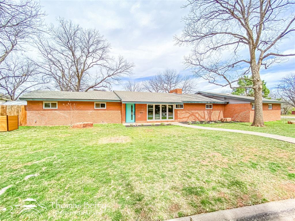 650 Westwood Drive Property Photo