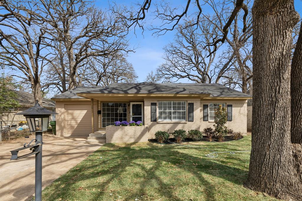 1013 W Inwood Drive Property Photo