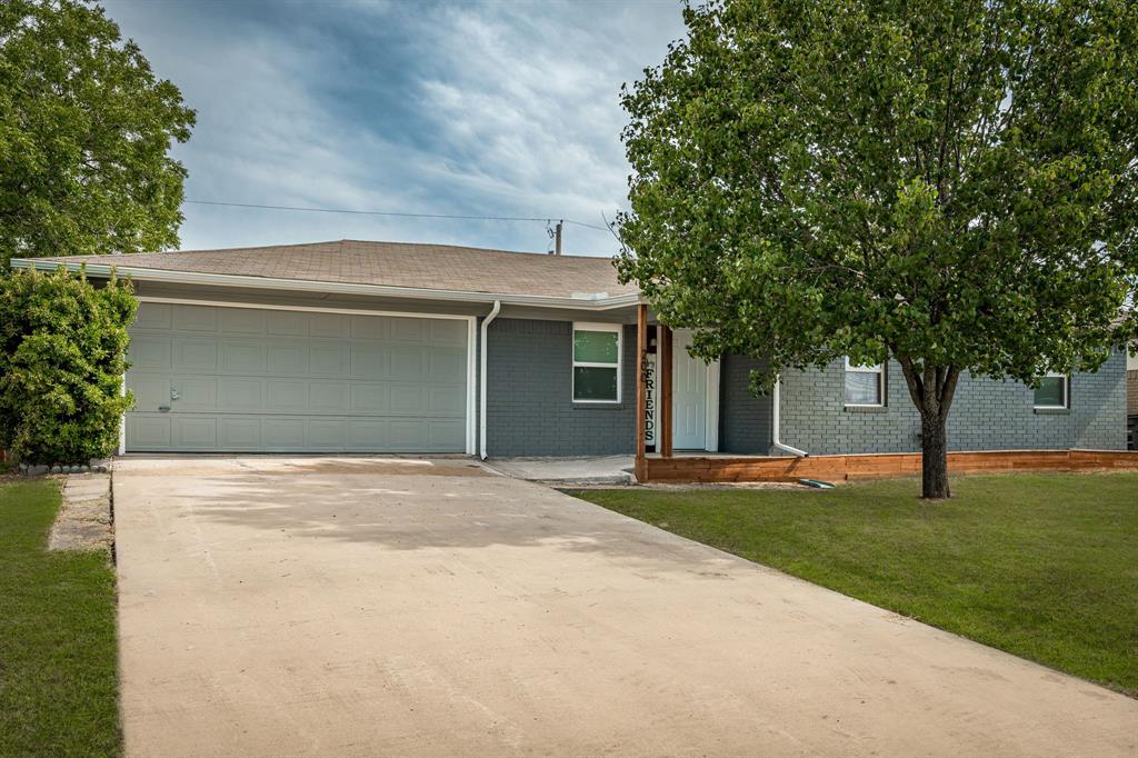 200 E Willow Lane Property Photo