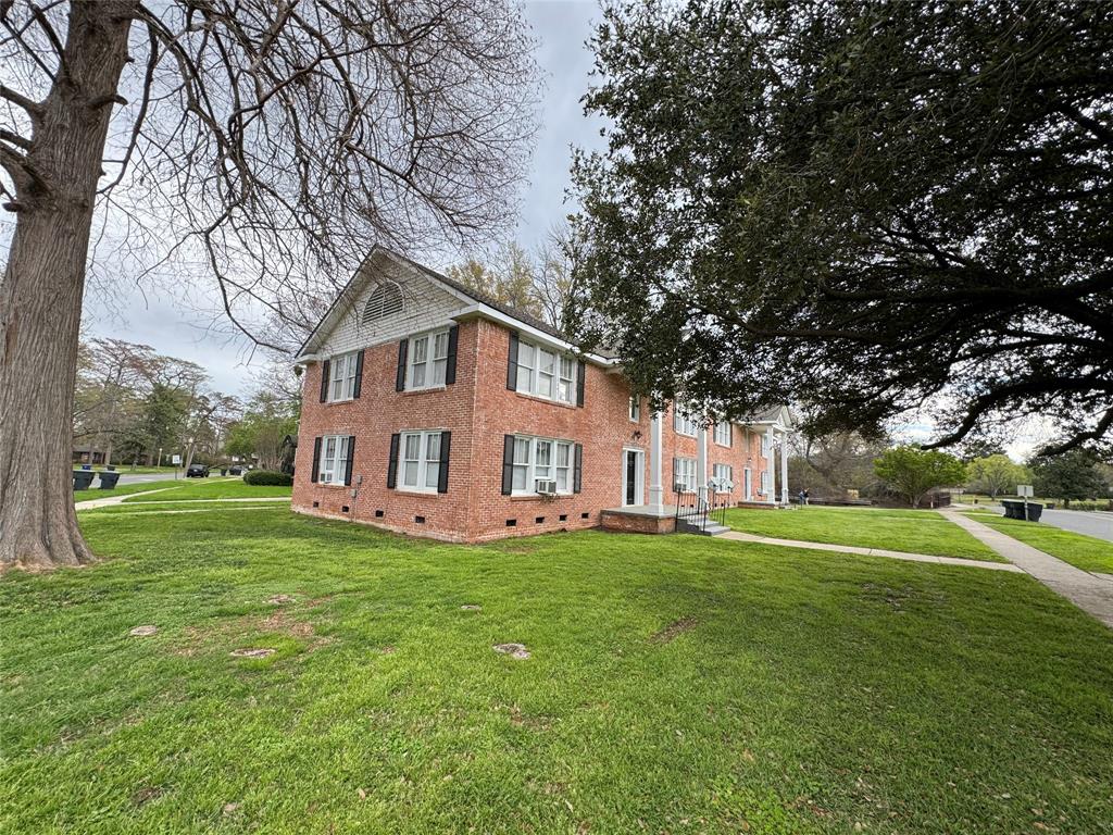 660 Ockley Drive Property Photo
