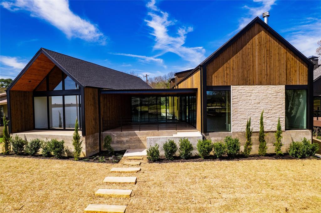 118 Meandering Way Property Photo